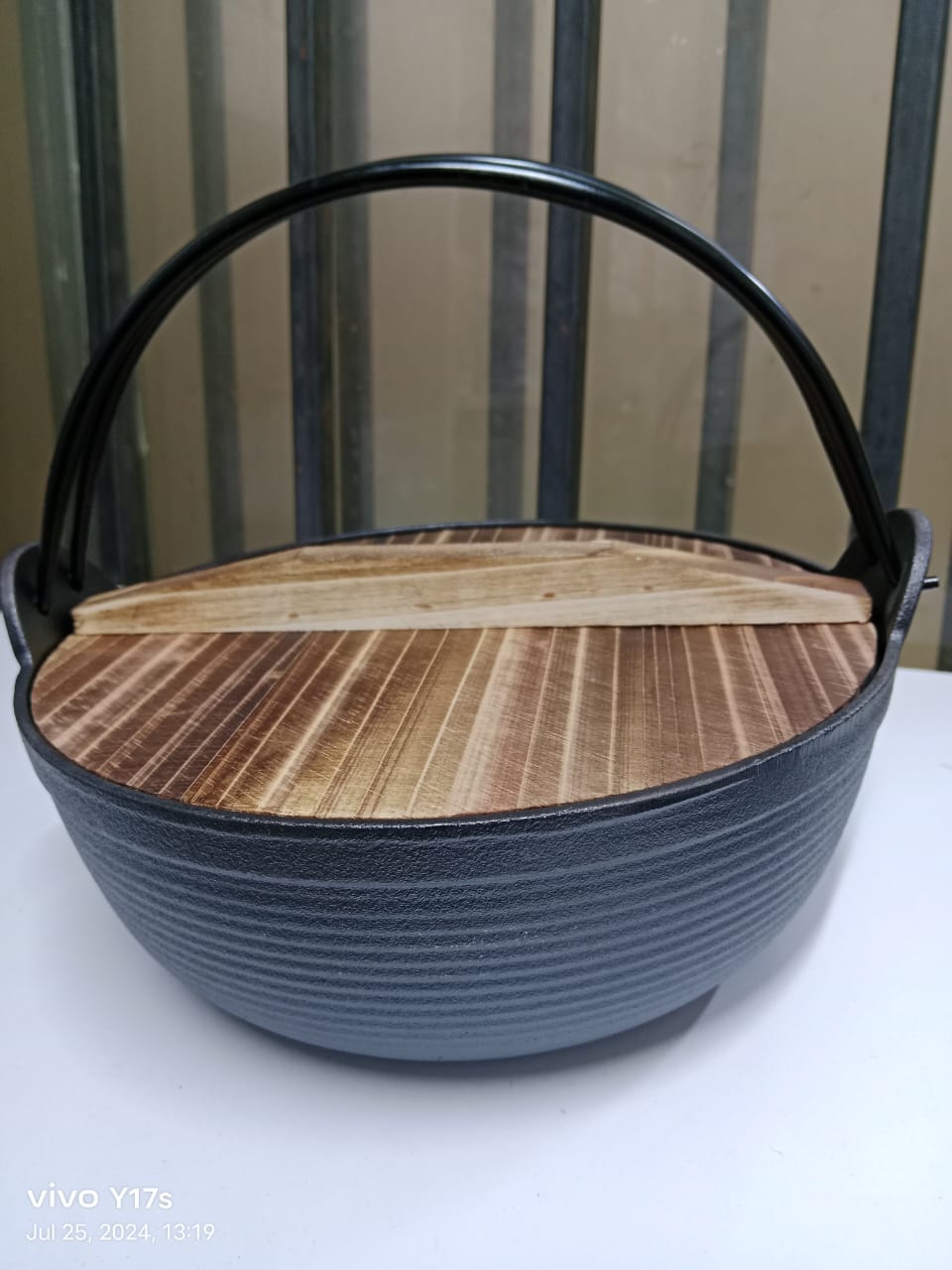Versatile Cast Iron Wok Pan with Flat Bottom & Wooden Lid for Healthy Cooking 3