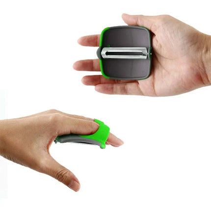 Vegetable Peeler with Adjustable Finger Grip and Shielded Blade, Ergonomic Fruit and Veg Peeler, Dishwasher Safe