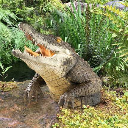 Alligator Garden Statue, Resin Gator Outdoor Statue, Garden Sculptures for Swimming Pool Decor
