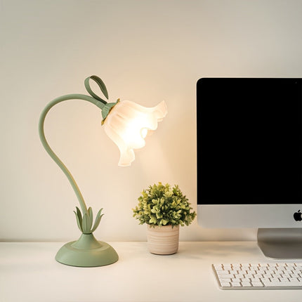 Floral Table Lamp with USB Power | Artistic Design for Cozy Ambient Lighting