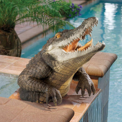 Alligator Garden Statue – image 4