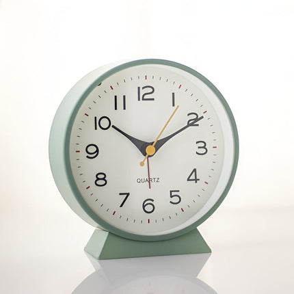 Silent Quartz Alarm Clock with Vintage Design | Easy-to-Read Analog Display for Timely Mornings