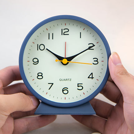 Silent Quartz Alarm Clock with Vintage Design | Easy-to-Read Analog Display for Timely Mornings