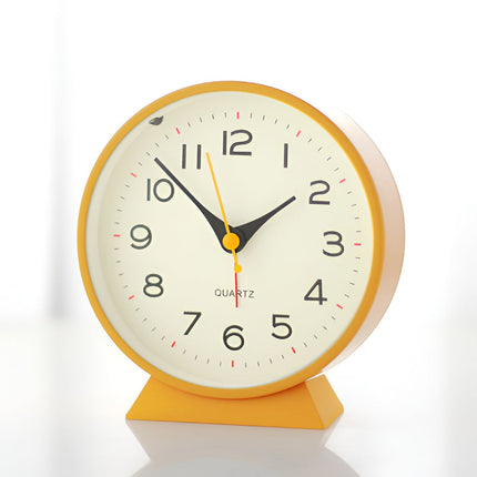 Silent Quartz Alarm Clock with Vintage Design | Easy-to-Read Analog Display for Timely Mornings
