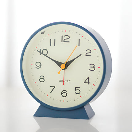 Silent Quartz Alarm Clock with Vintage Design | Easy-to-Read Analog Display for Timely Mornings