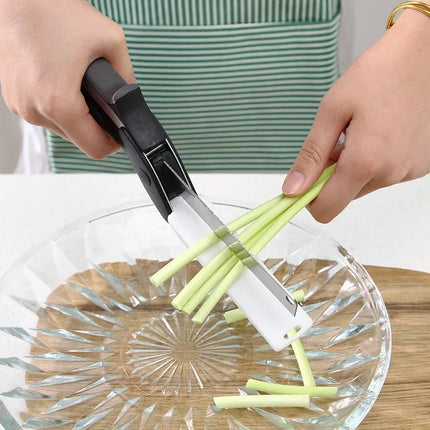 2-in-1 Cutting Board Scissors, Kitchen Shears with Slicing Surface for Vegetables, Bread and Meat, Cut Over the Plate