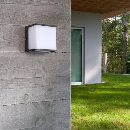 LED Outdoor Wall Light with IP65 Waterproof Rating | Sleek Modern Design for Safe Outdoor Illumination