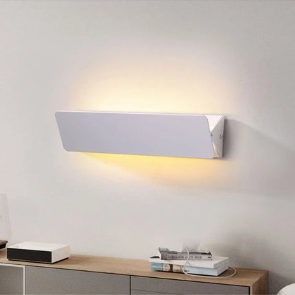 Modern LED Wall Lamp with Minimalist Design | Durable Aluminium Fixture for Soft Illumination in Bedrooms and Hallways