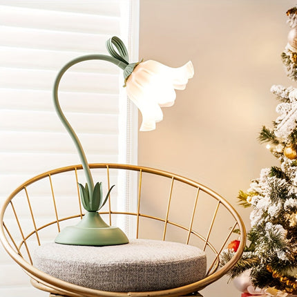 Floral Table Lamp with USB Power | Artistic Design for Cozy Ambient Lighting