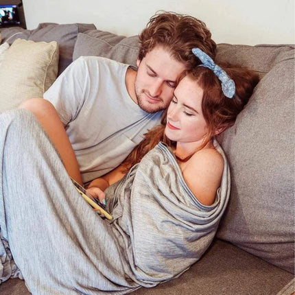 Cooling Blanket for Hot Sleepers with Moisture-Wicking Fabric | Breathable Design for Comfortable Sleep on Warm Nights