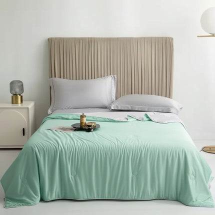 Cooling Blanket with Moisture-Wicking Fabric for Breathable Comfort | Lightweight Summer Blanket for Refreshing Sleep