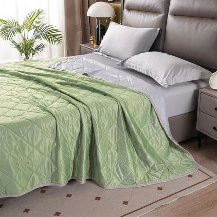 Cooling Blanket with Temperature-Regulating Design | Lightweight and Breathable for Comfortable Sleep in Summer