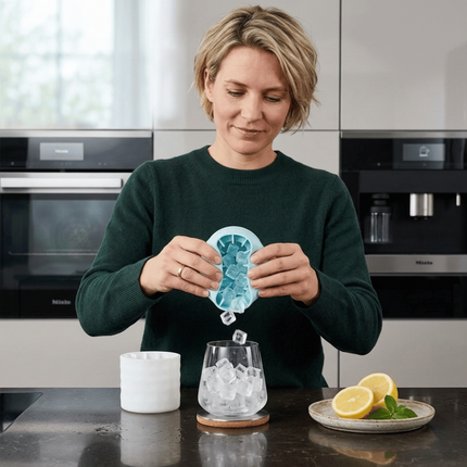 Flexible Silicone Ice Cube Tray with Lidded Design | Stackable Mold for Effortless Ice Release and Space-Saving Storage